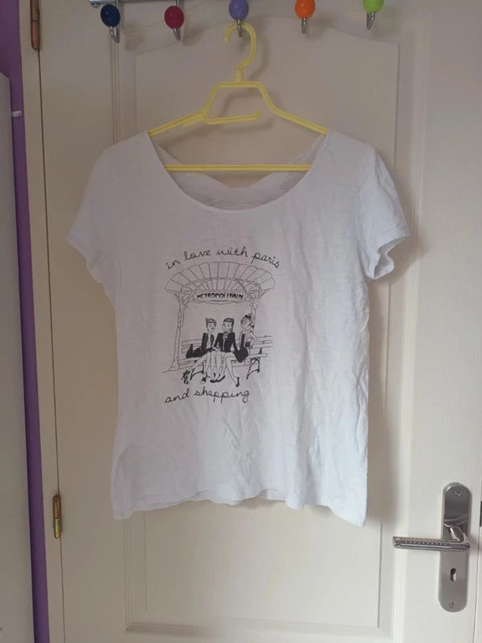 T-shirt blanc à motif noir