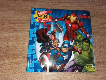 Livre avec 4 puzzles Marvel Avengers