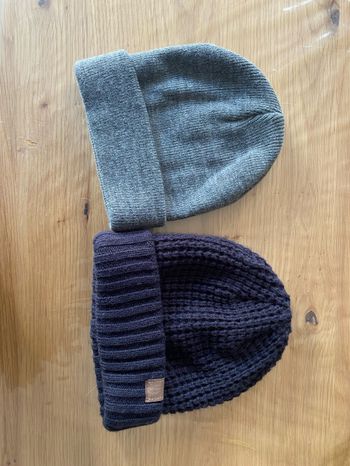 Lot de deux bonnets