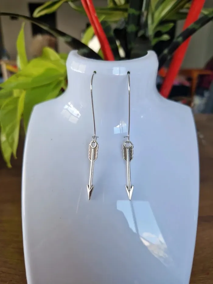 Boucles d'oreilles fantaisies argentées flèche - photo numéro 2