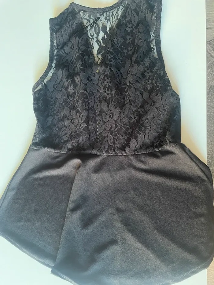 Haut noir dentelle - photo numéro 4