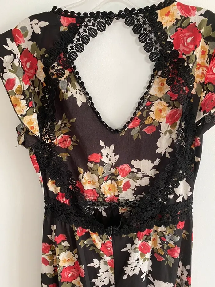 Robe noir grosse fleur - photo numéro 7