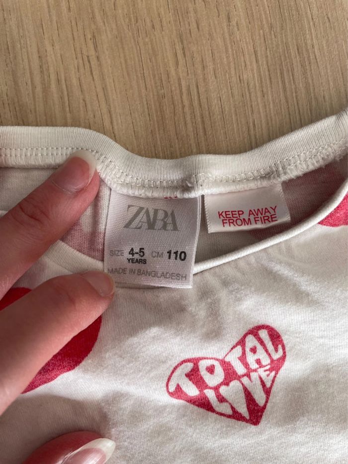 T shirt manches longues blanc imprimé cœurs rouges fille Zara kids 4 ans 5 ans - photo numéro 2