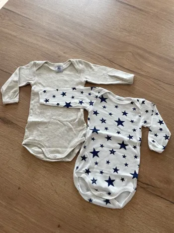 Lot de 2 bodies Petit Bateau taille 6 mois