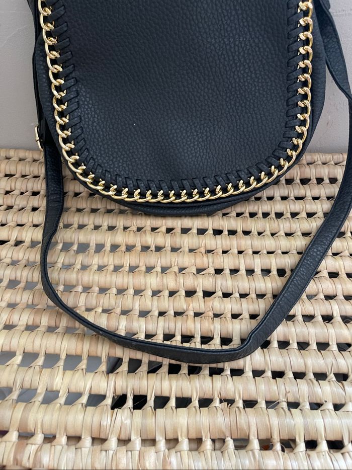Sac à main noir et chaîne doré - photo numéro 3