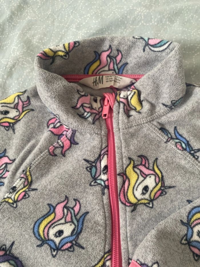 Veste polaire licorne taille 2-4 ans h&m - photo numéro 3