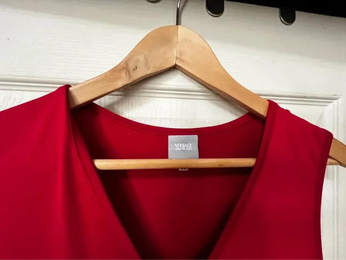 Robe courte Versace -couleur Rouge Cerise - taille 40 - photo numéro 3