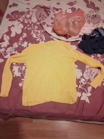 Pull manche longue jaune taille 38