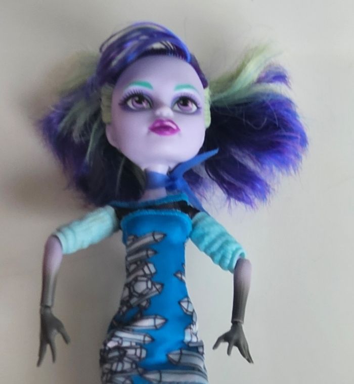 Poupée monster higt  bleu
