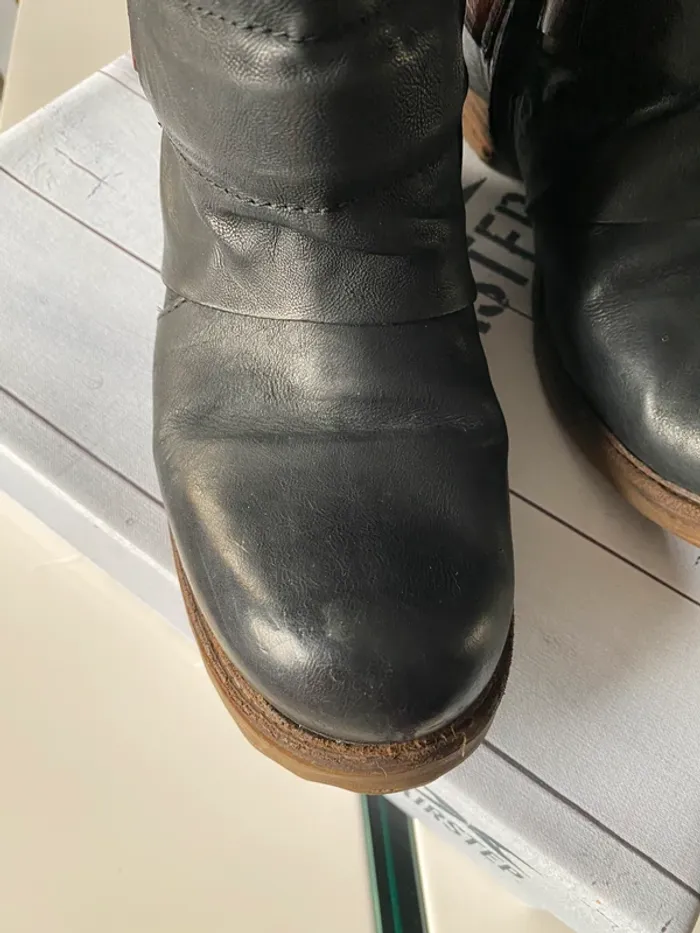 Boots bottines noires lanière marron - photo numéro 4