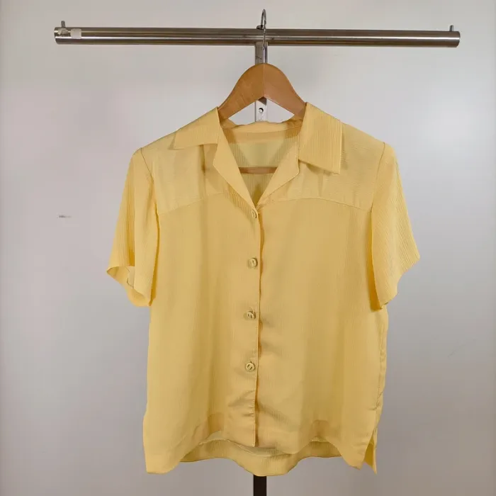 Chemise fluide jaune pâle manches courtes col tailleur taille M A1448