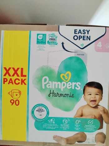 90 couches Pampers harmonie taille 4