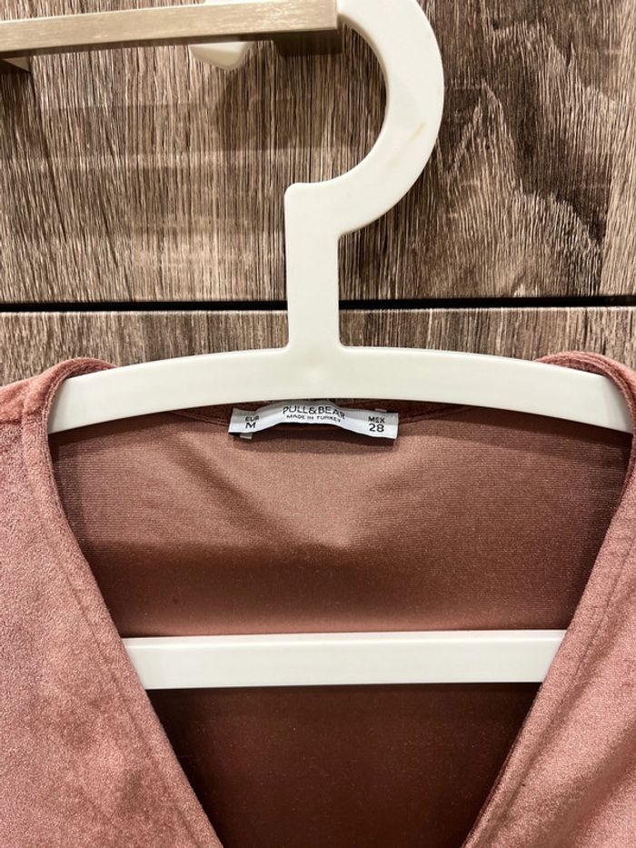 magnifique, robe rose satinée, pull&bear taille M - photo numéro 3