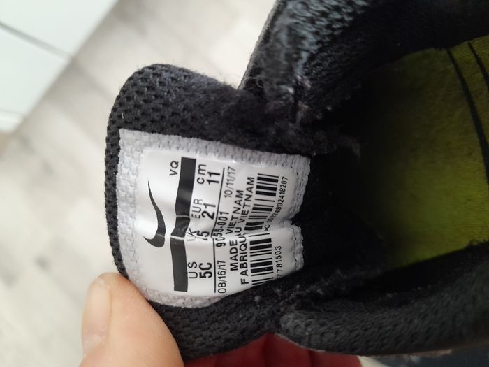 Paire de baskets nike noires - photo numéro 3