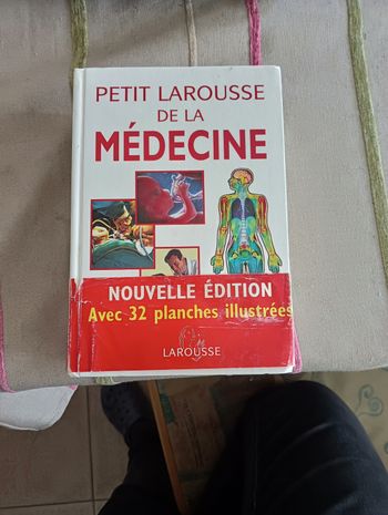 Petit Larousse de la médecine