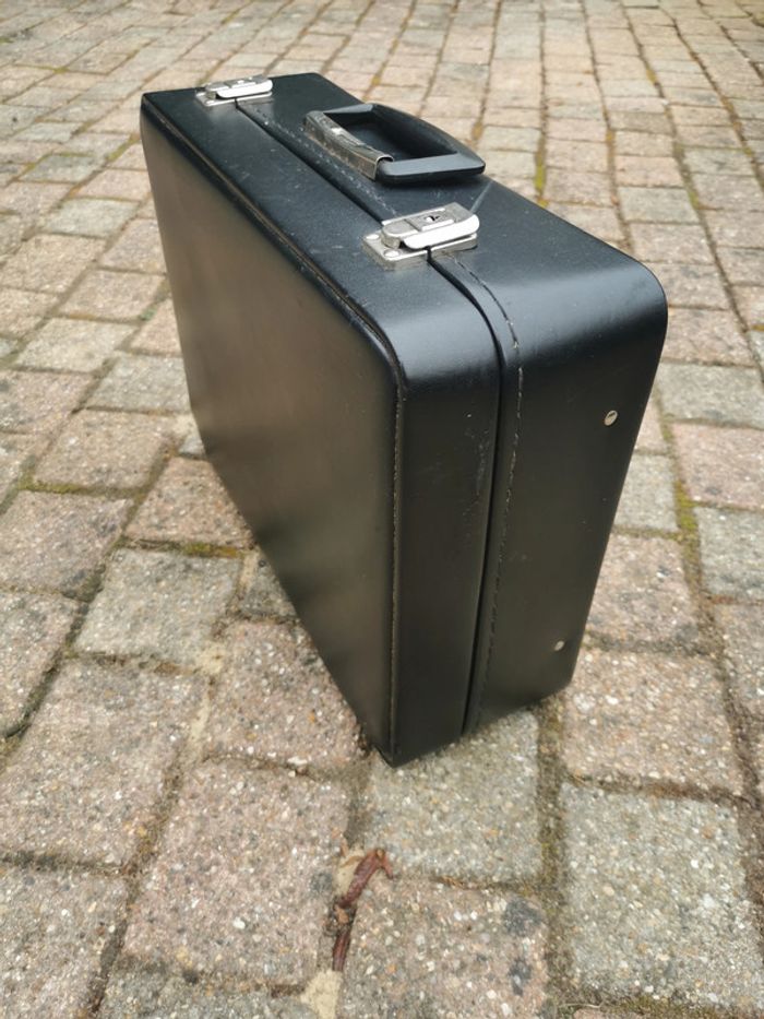 Valise ancienne des années 1960 pour le nécessaire de toilette - photo numéro 2