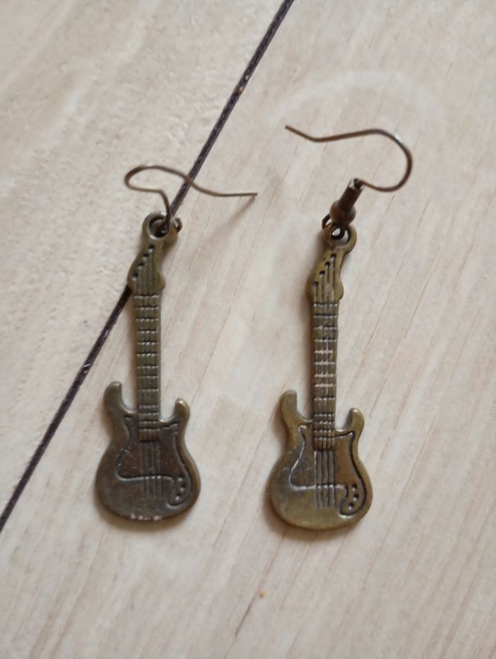 Boucles d'oreilles pendantes couleur bronze