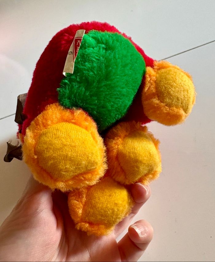 Peluche atypique assise colorée au regard nonchalant - photo numéro 4