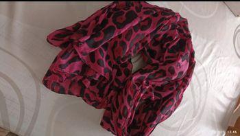 Foulard léopard rose et noir