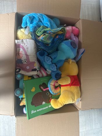 Lot jouet d’éveil, peluche, livre 