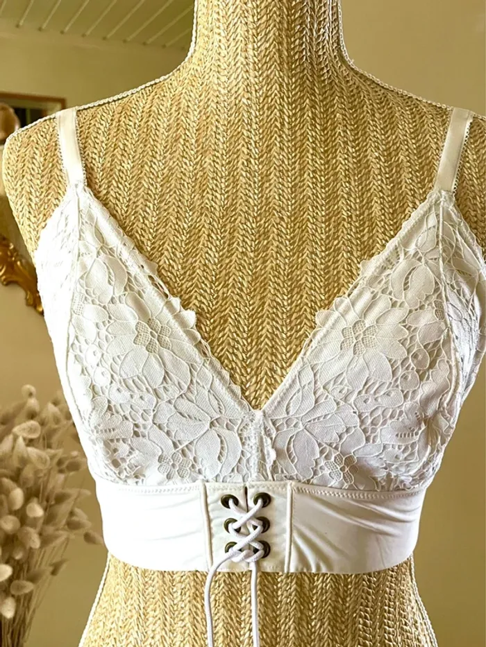 sublime Bralette blanche dentelle corsage devant neuf style feminin romantique - photo numéro 4