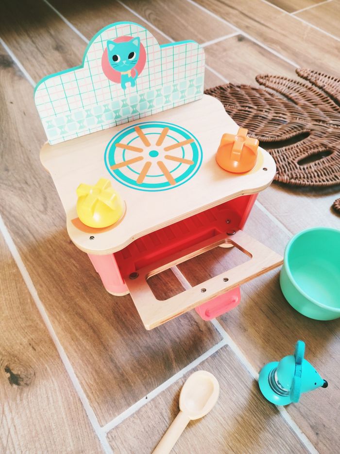 🍳Dinette four kitchenette en bois avec accessoires marque Djeco - photo numéro 3
