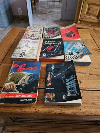 8 livres 📚 romans policiers vintage