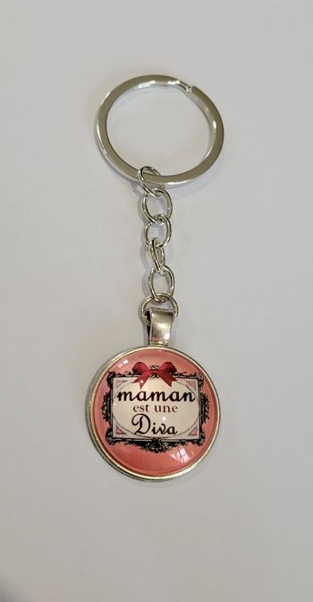 PORTE CLES MAMAN EST UNE DIVA ! NEUF ! FETE DES MERES