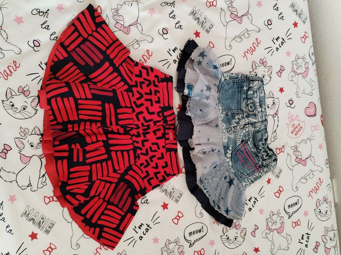 Lot 2 jupes desigual, catimini taille 4 ans - photo numéro 2