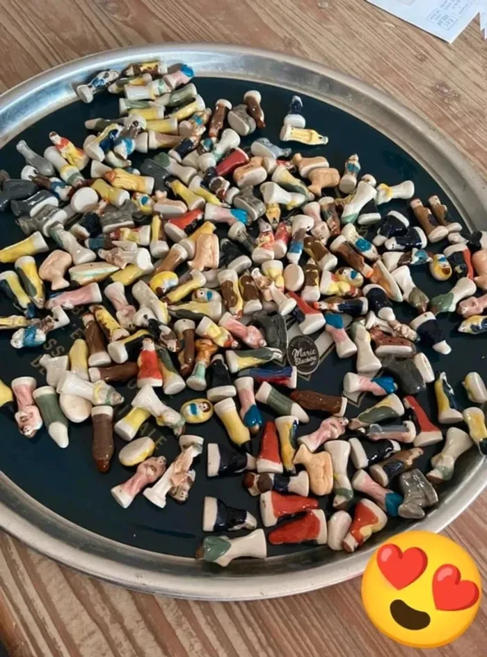 Gros  lot  de figures  fèves  Collections - photo numéro 2