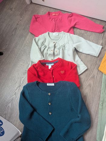 Lot de 4 gilets 12 mois fille