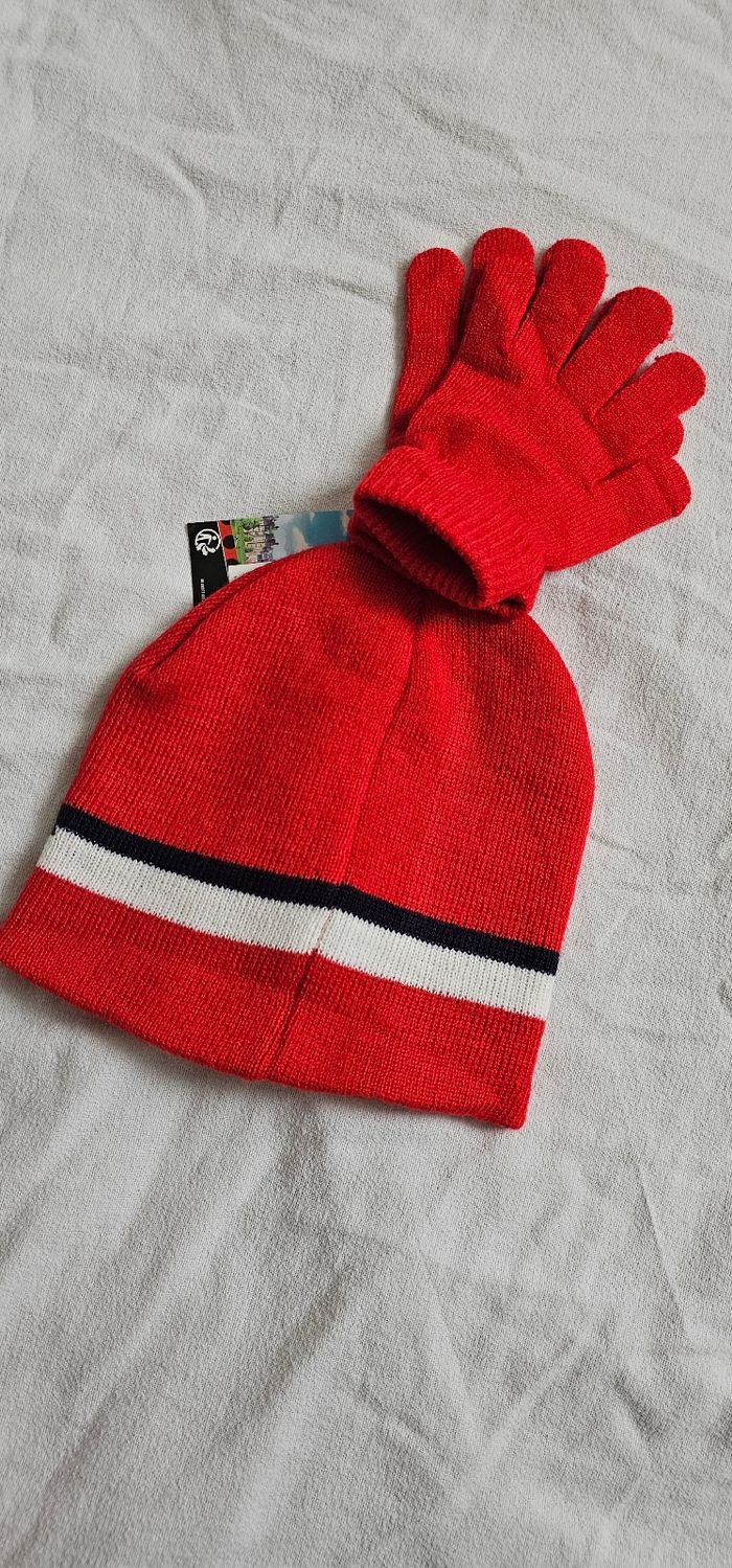 Ensemble neuf bonnet et gants Miraculous Ladybug –Girl Power - photo numéro 5