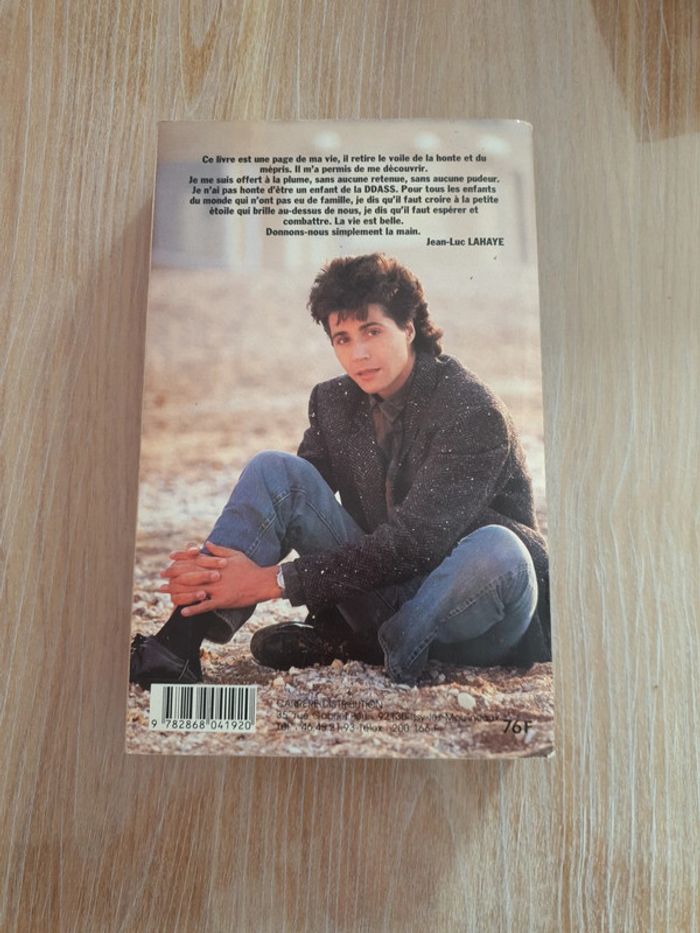 Livre Cent familles Jean Luc Lahaye - photo numéro 2