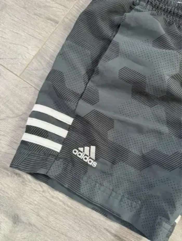 Short sport camouflage Adidas garçon 8 ans - photo numéro 2