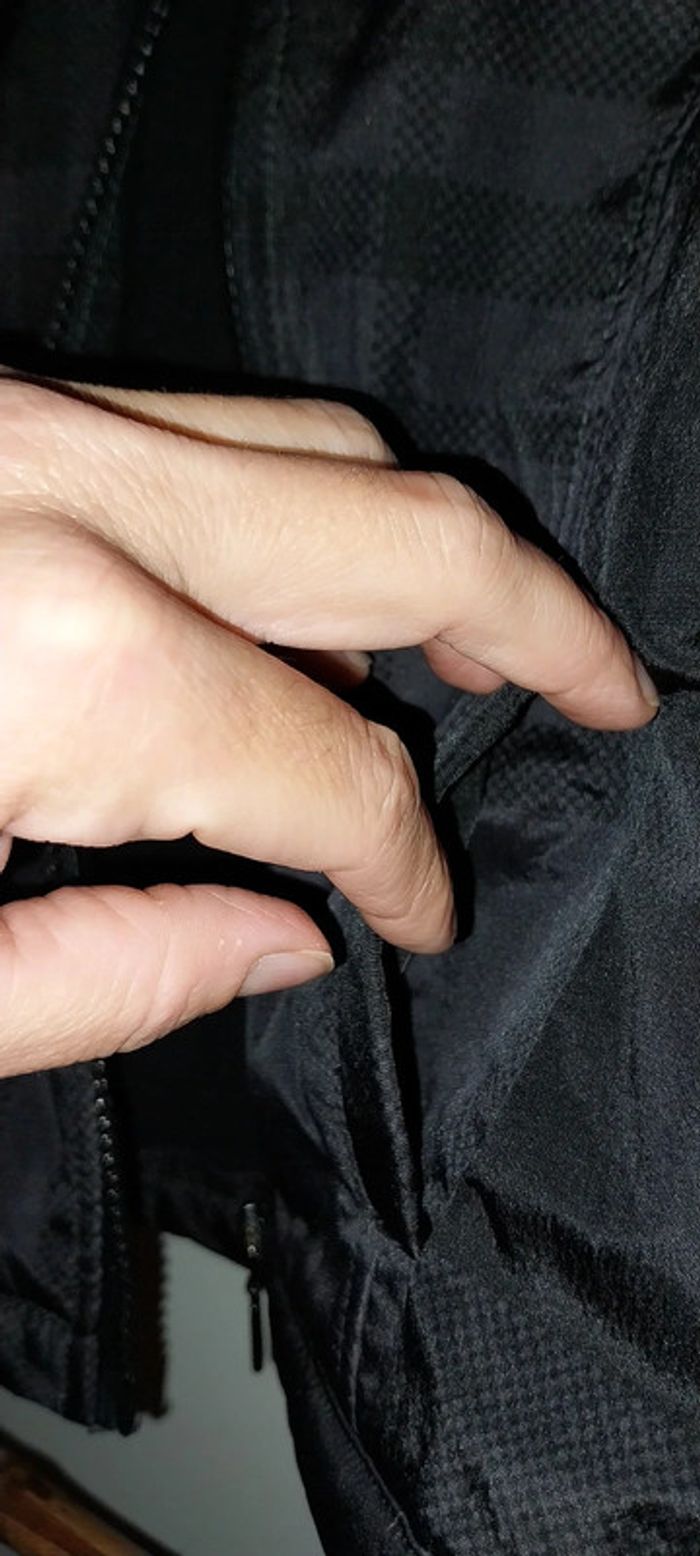 Manteau / Blouson noir intérieur polaire état neuf Taille 2 ans - photo numéro 12