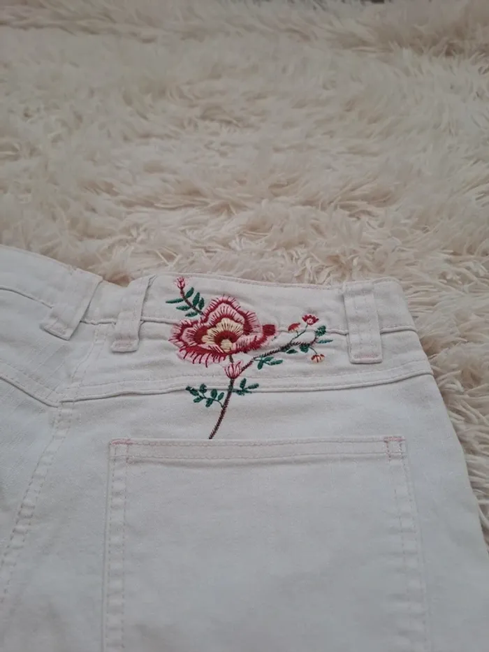 Jean blanc brodé fleurs 🌸 Taille 36 – M&S – Style vintage élégant - photo numéro 6