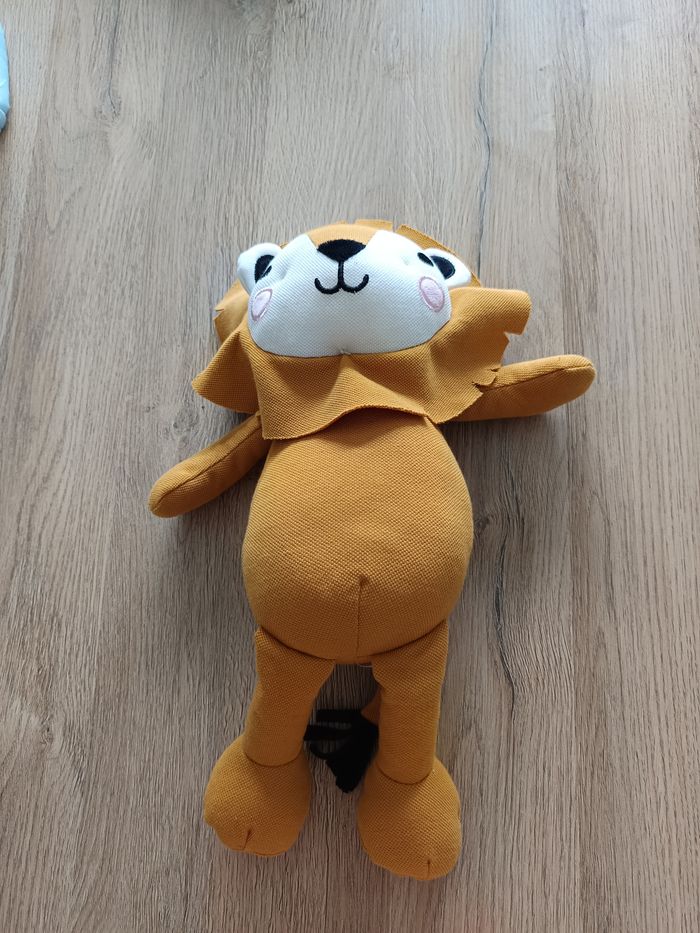 peluche lion