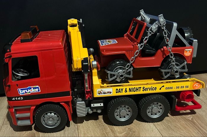 Camion dépanneuse Mercedes - photo numéro 2