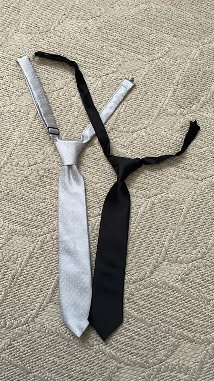 Lot de 2 cravates enfant – Noire & Argentée – Taille unique – Facile à enfiler