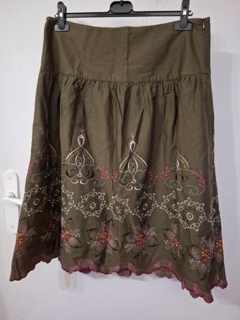 Jolie jupe brode promod taille 42 en très bon état