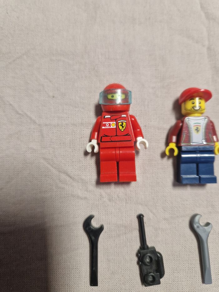 Lot figurines lego Ferrari - photo numéro 2