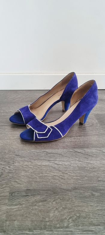 Escarpin talon bleu roi André 39