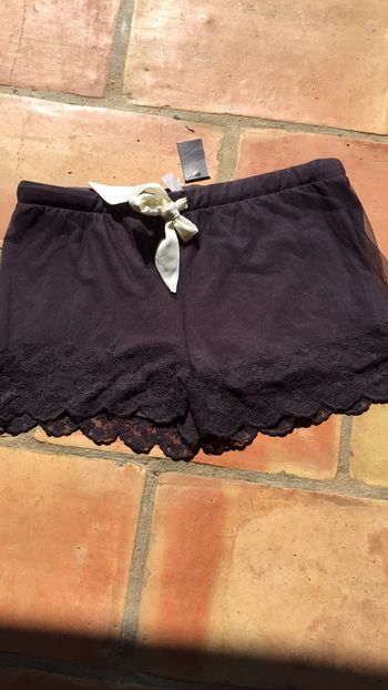 Short dentelle gris neuf taille L