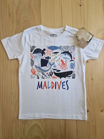 T shirt " maldive " neuf 5/6 ans