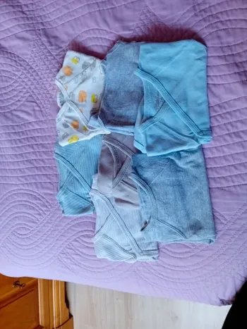 Lot de bodies bébé