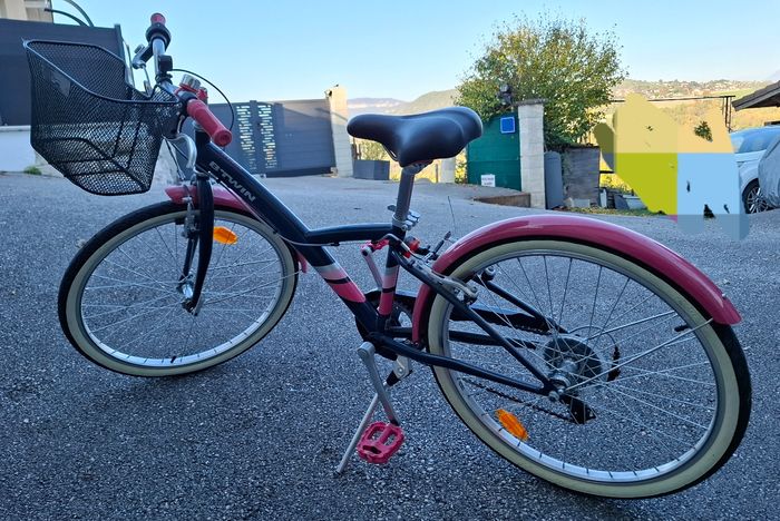 Vélo VTC BTWIN Décathlon 24 pouces très bon état. Remise en mains propres uniquement secteur Annecy - photo numéro 3