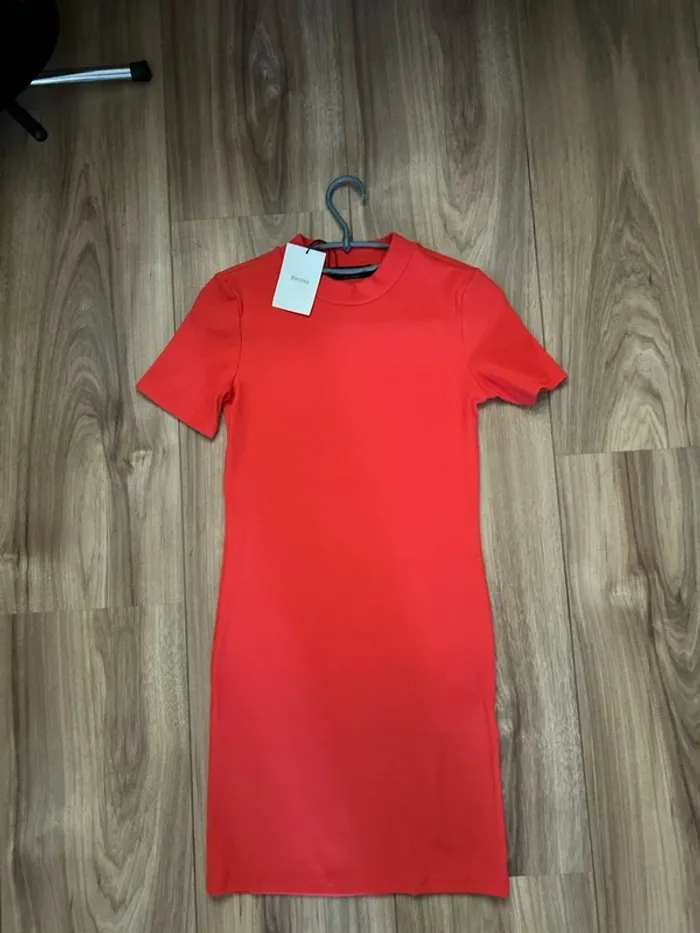 Robe neuve moulante corail