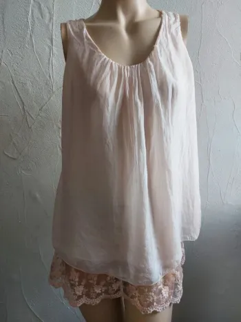 Blouse légère avec dentelle