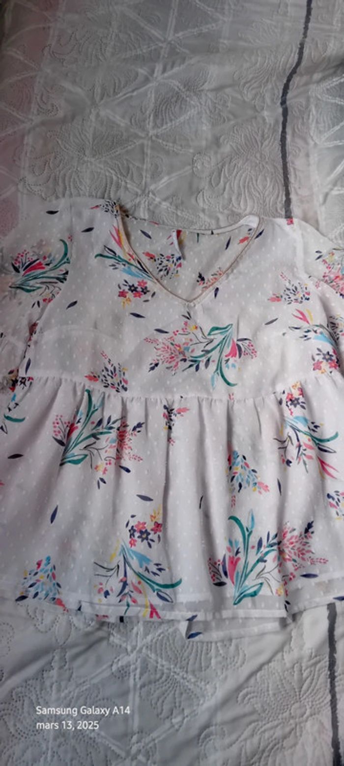 Blouse en voile col V motif floral avec pois blanche femme 42 blanche porte - photo numéro 11