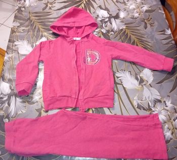 Survêtement de sport fille en 3 ans